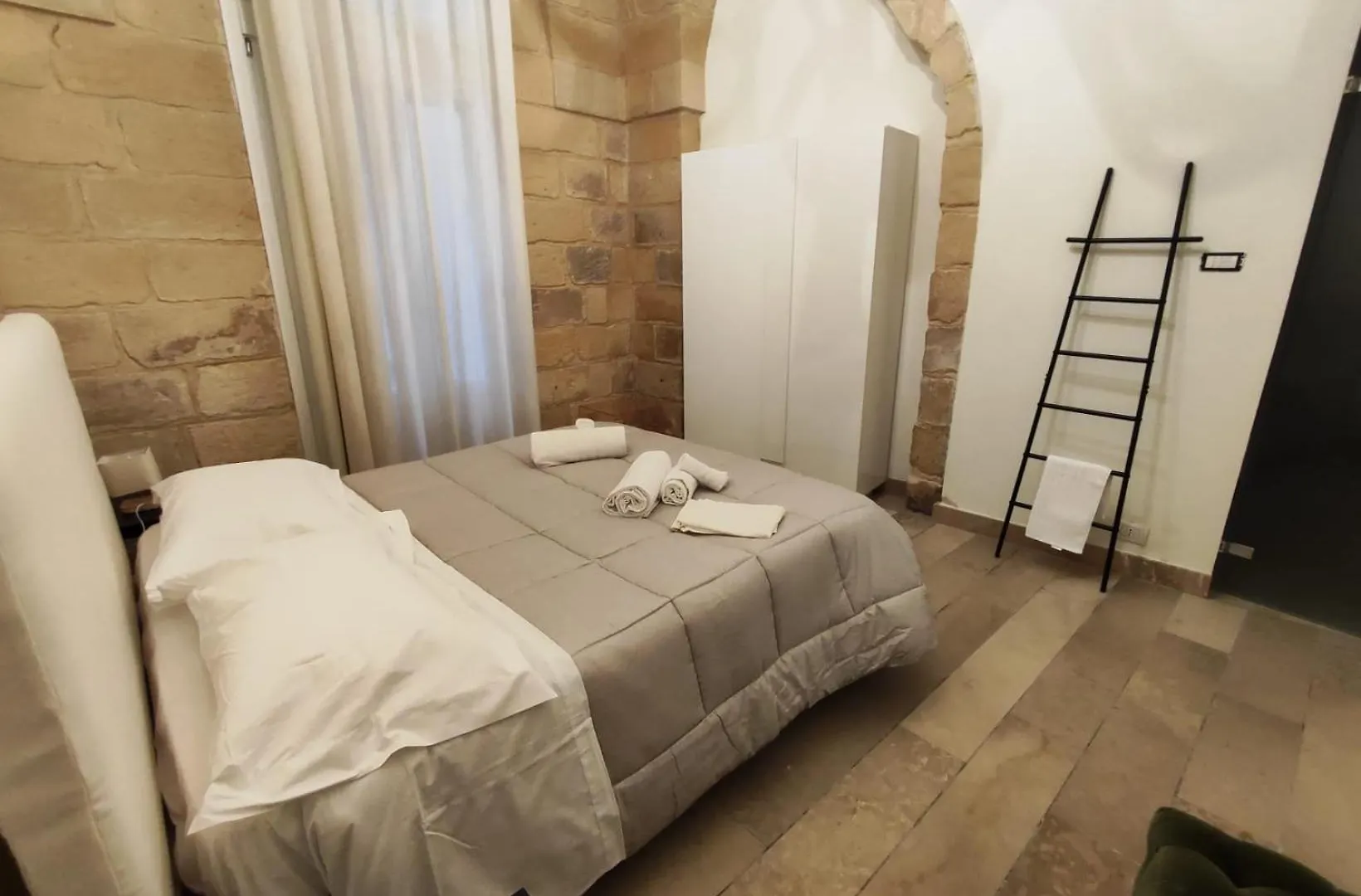 Suite Home D'Aragona Lecce 0*,