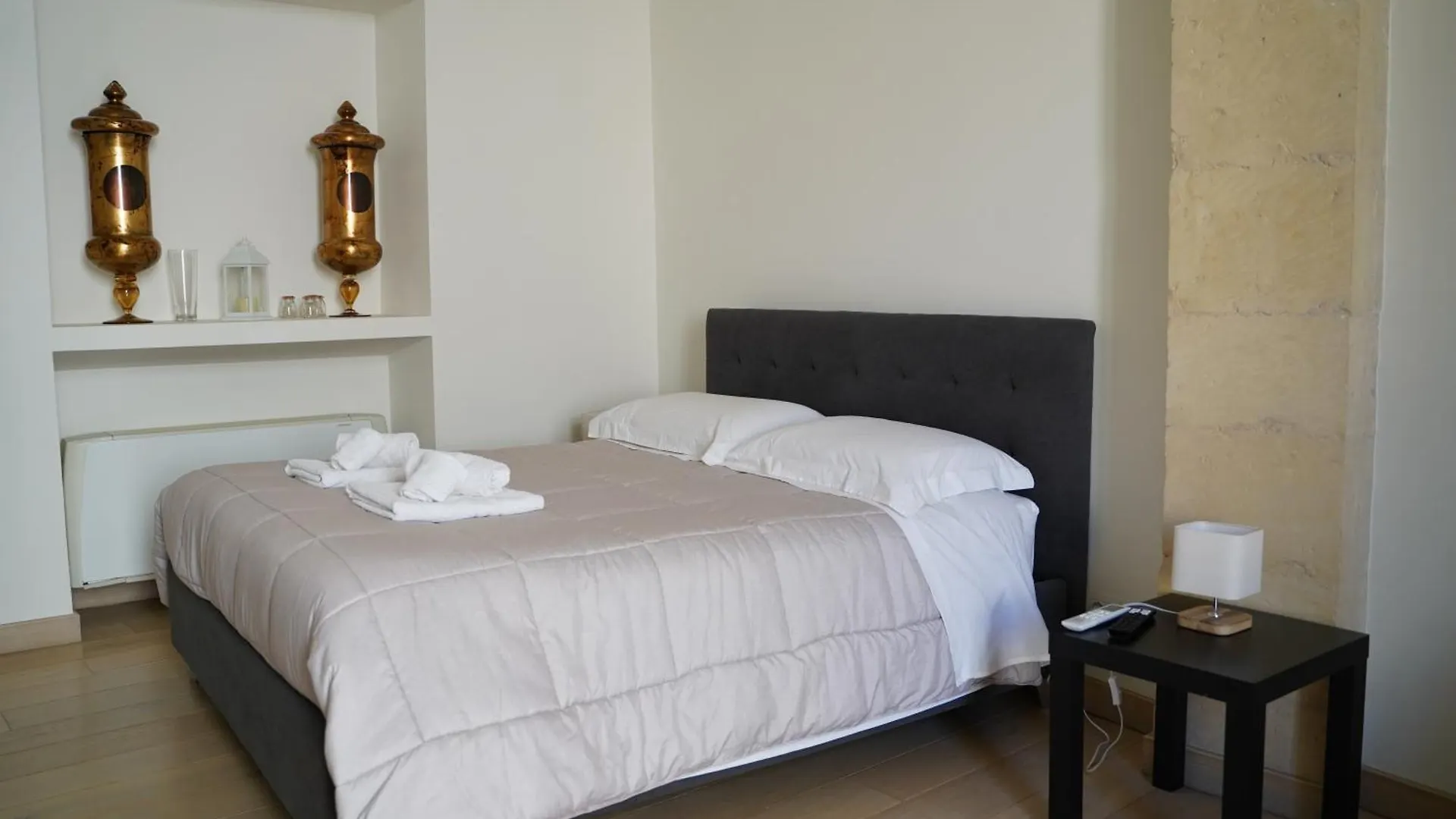 Suite Home D'Aragona Lecce 0*,  Italy